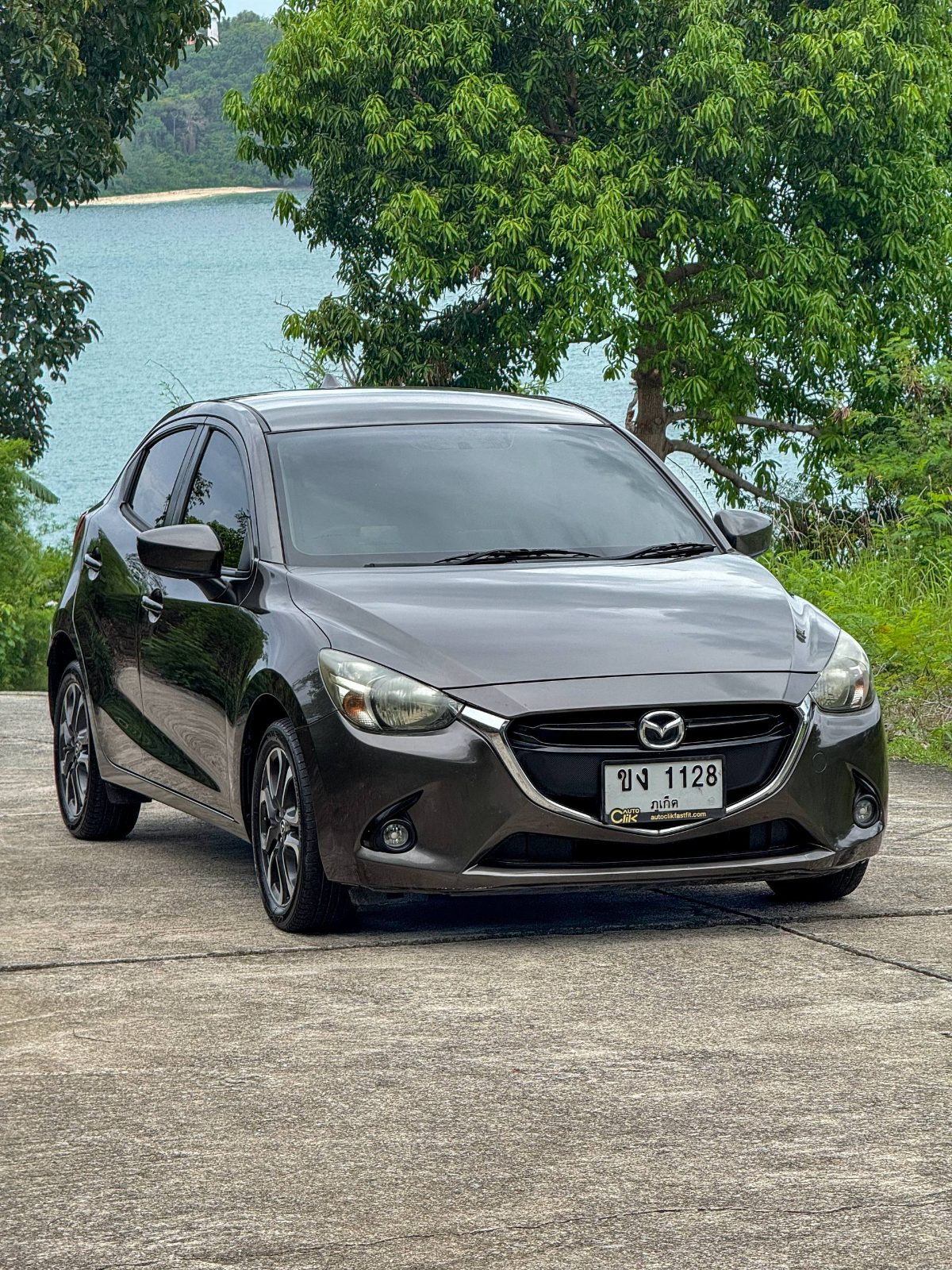 Mazda 2 в аренду на Пхукете