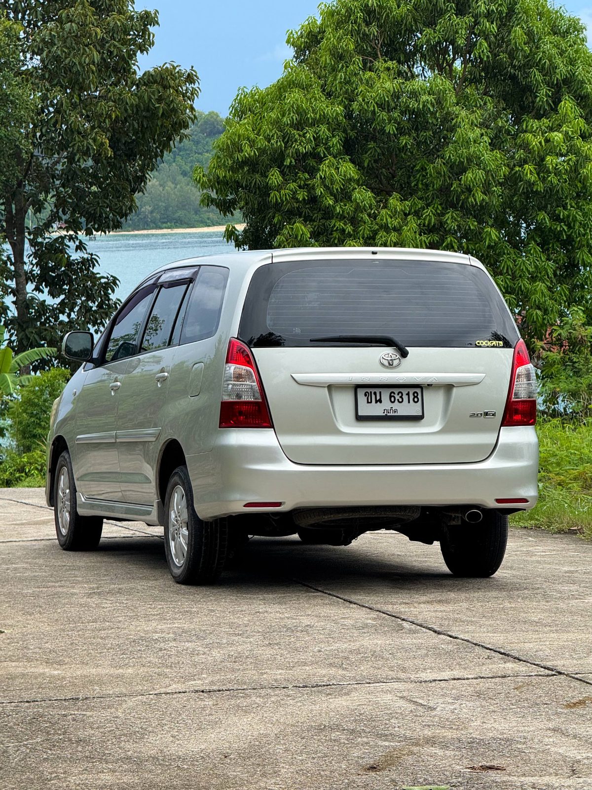 Toyota Innova — photo 4