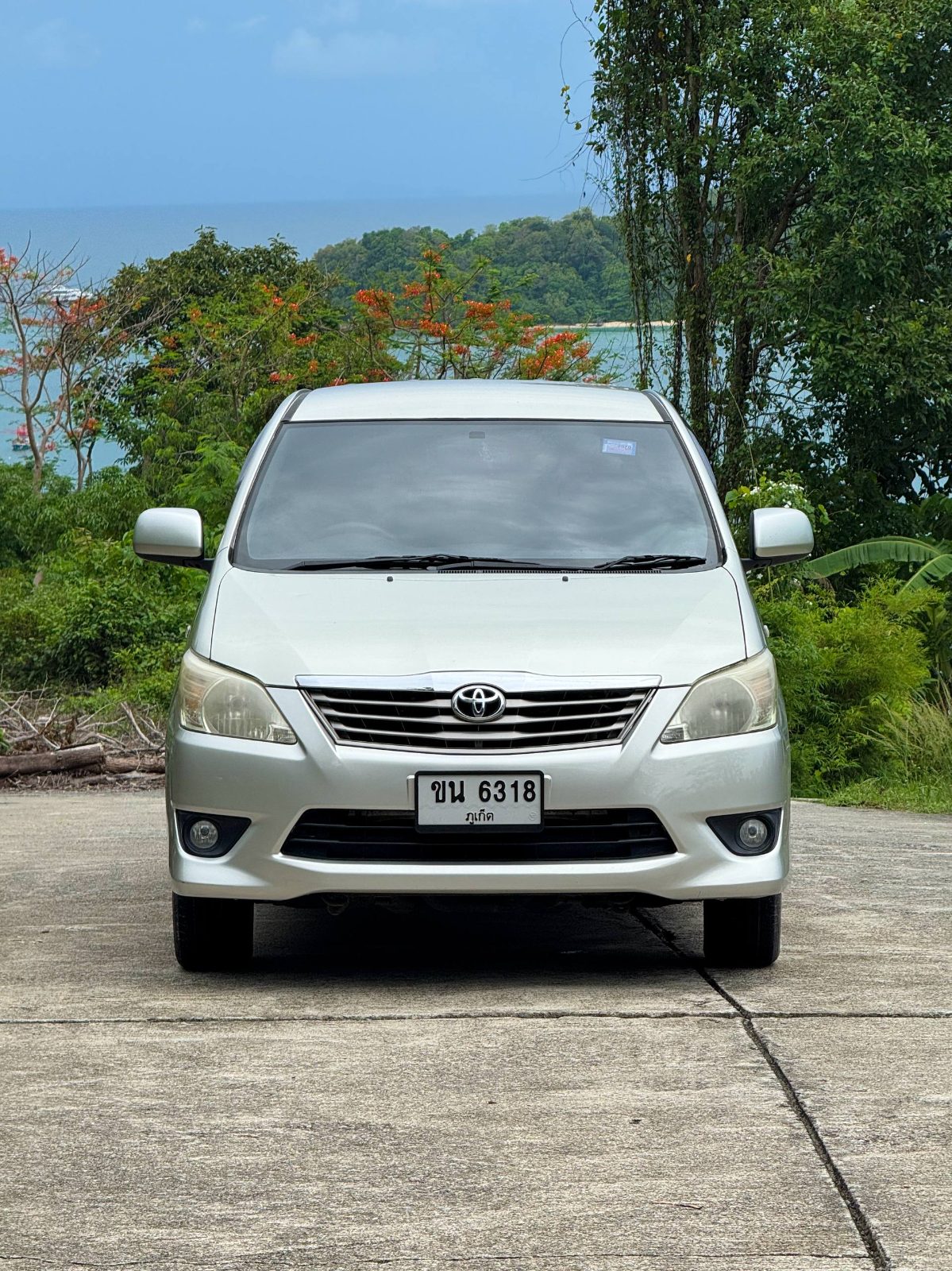Toyota Innova — photo 2