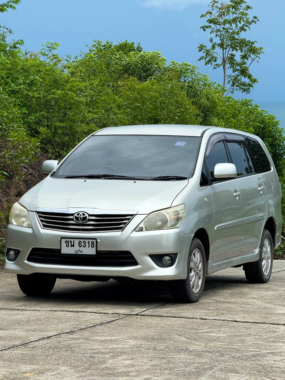 Toyota Innova — photo 3