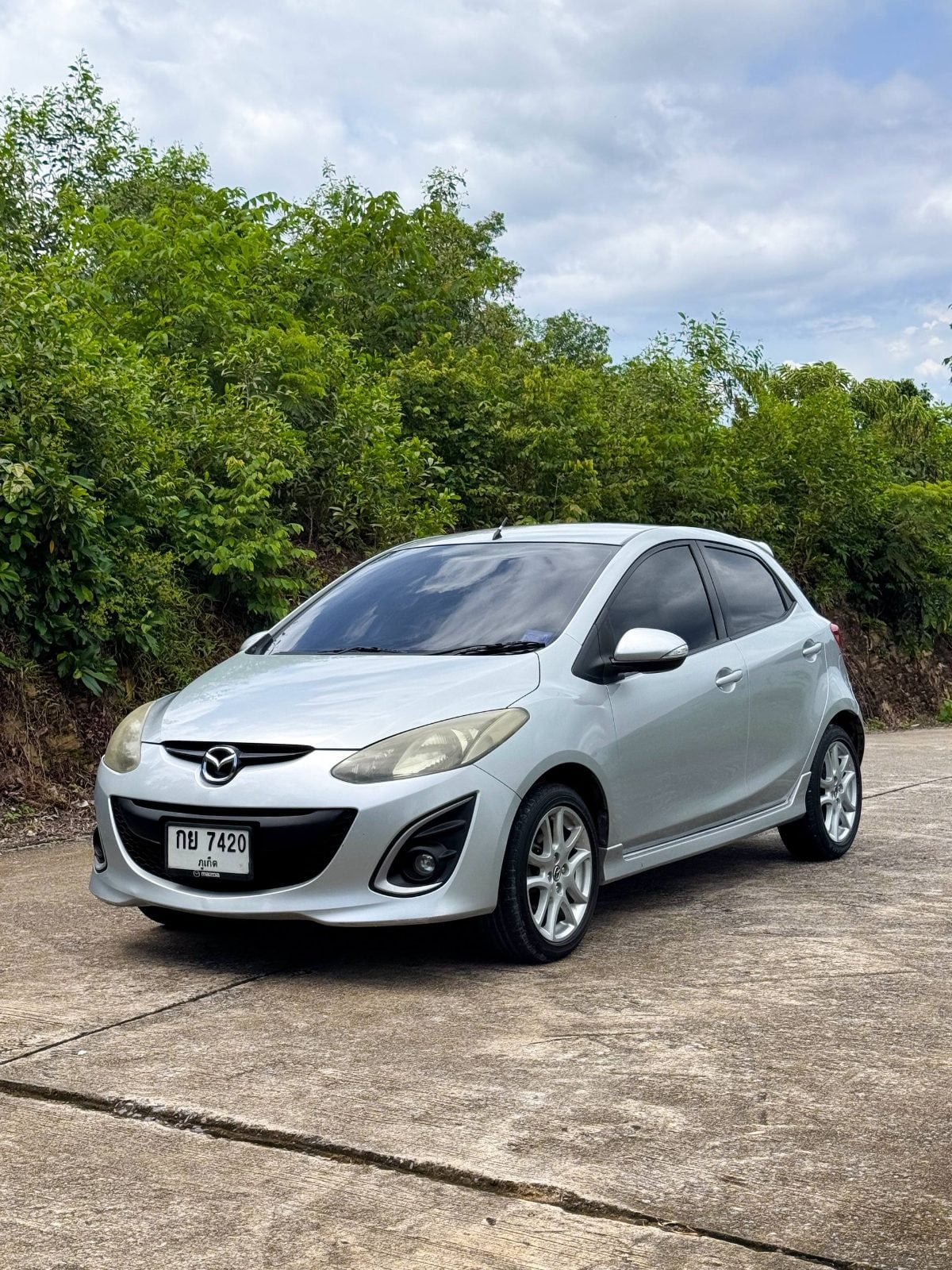 Mazda 2 в аренду на Пхукете